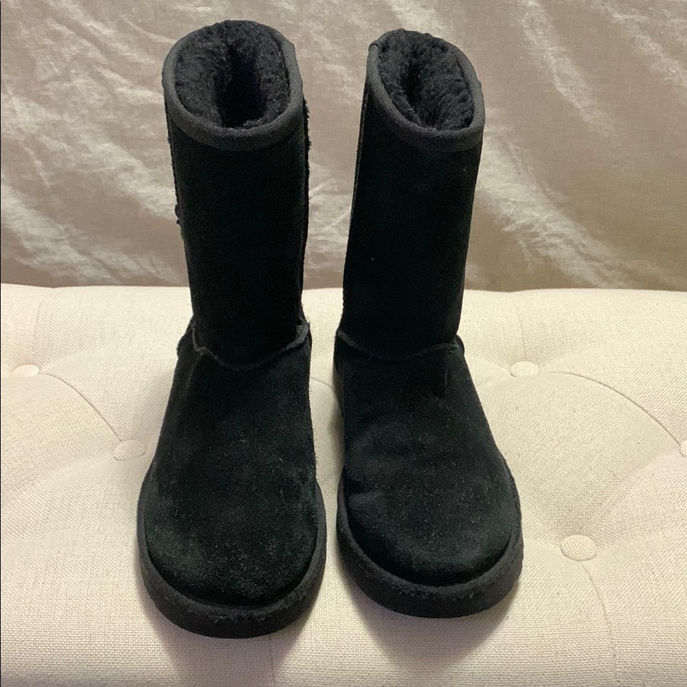 UGG WOMEN’S CLASSIC SHORT PETAL BLACK BOOTS SZ 10 WITCHY ACADEMIA ARTSY